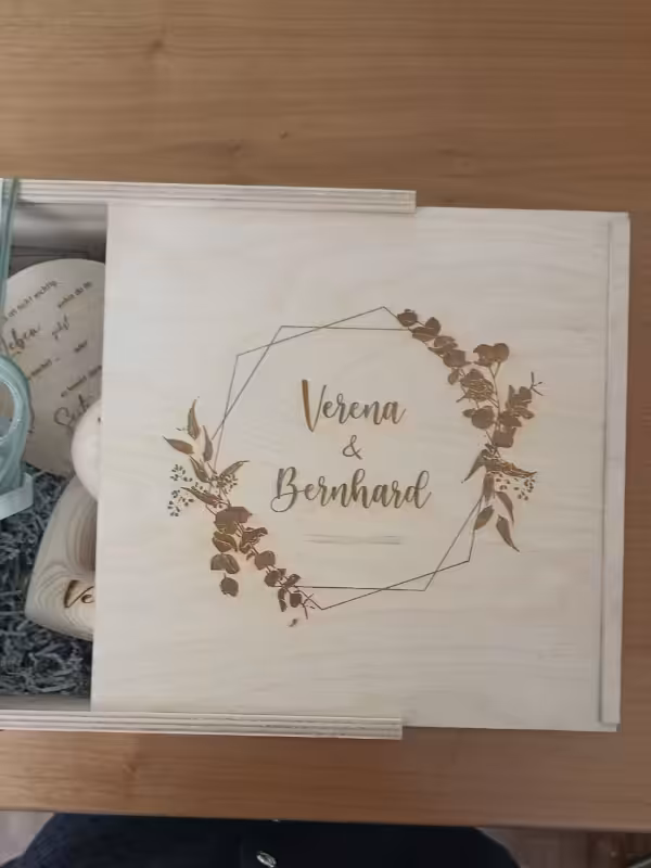 Holzkiste für Hochzeitsgeschenk